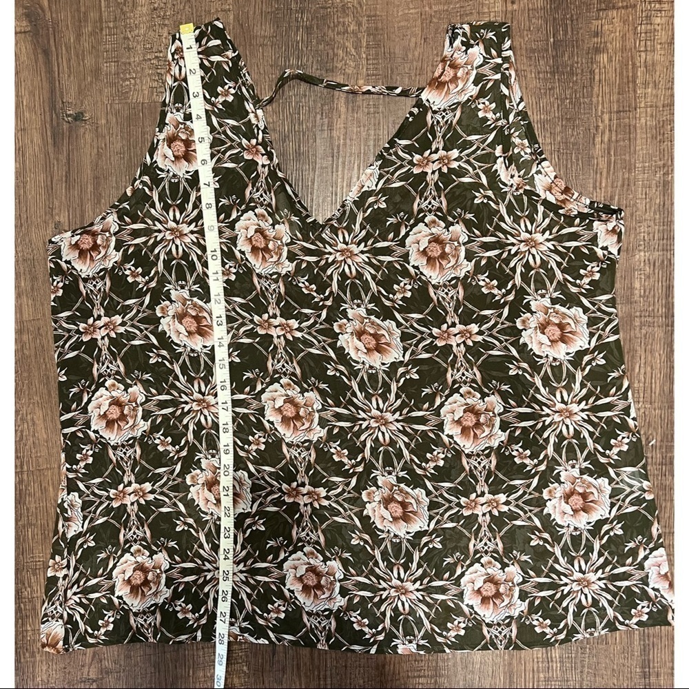 Plus Size Top​​​​​​​​​​​ - Picture 5 of 5